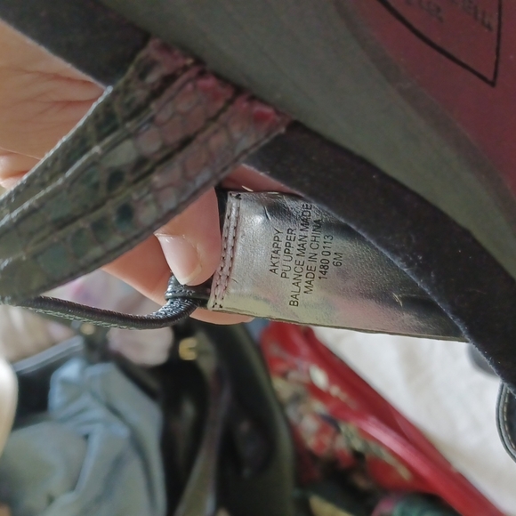 AK Anne Klein Tappy iFlex T Strap Black Sandal Sz 6, embellished - Picture 4 of 6